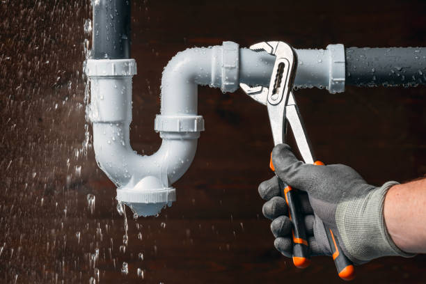 Professional Emergency Plumber technician working in Prairie City, IA
